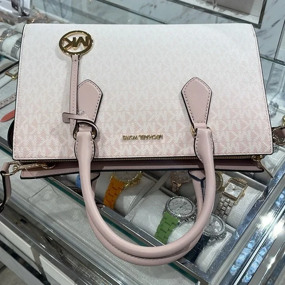 MICHAEL KORS Sheila Md Ombré Signature Logo Satchel Crossbody Bag
Powder Blush - Picture 6 of 16